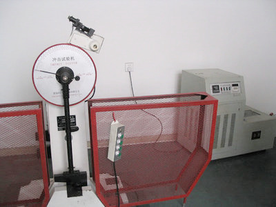 Low-temperature impact testing machine